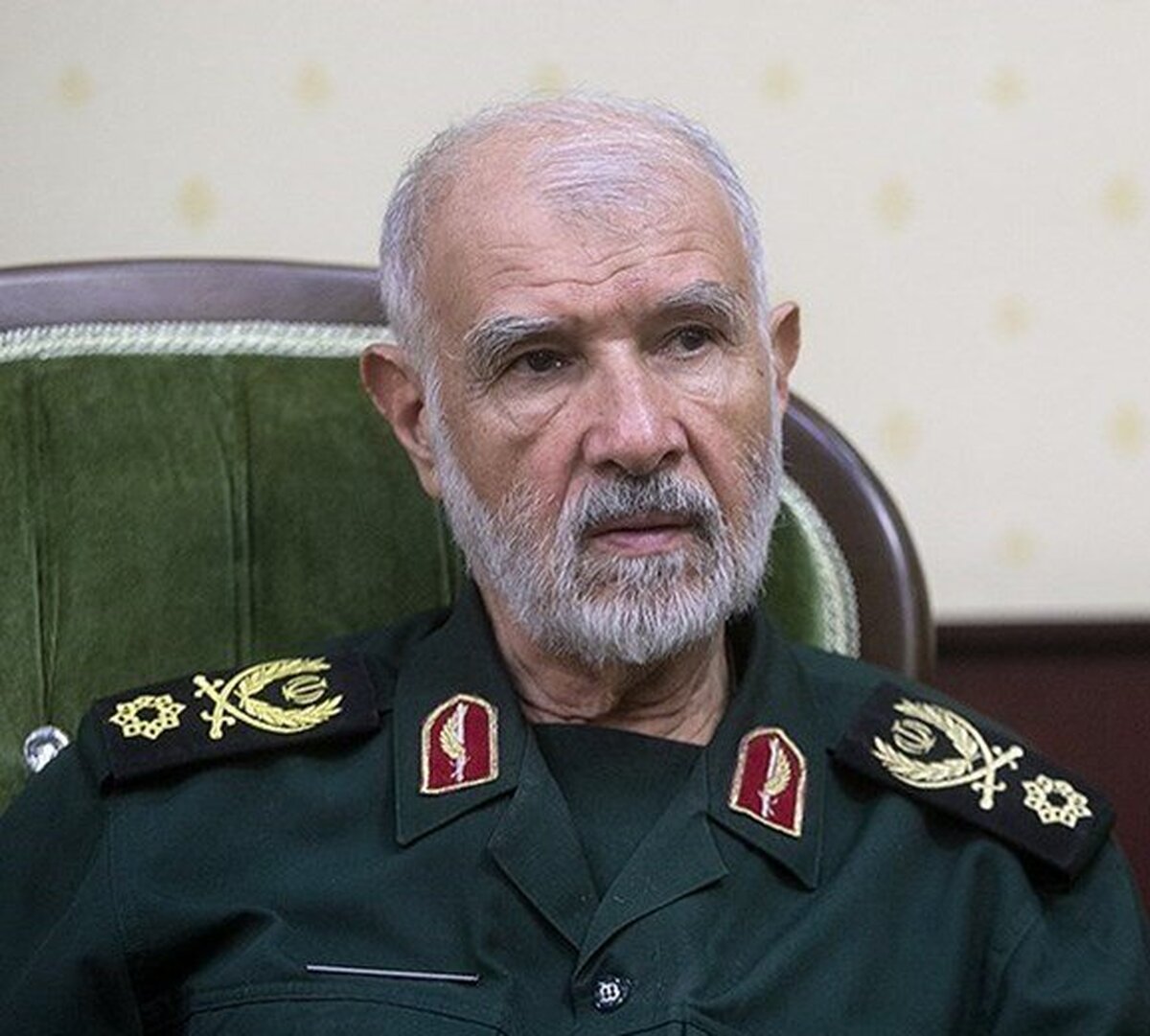 مردم همچنان در خیابان‌ها حضور داشته باشند