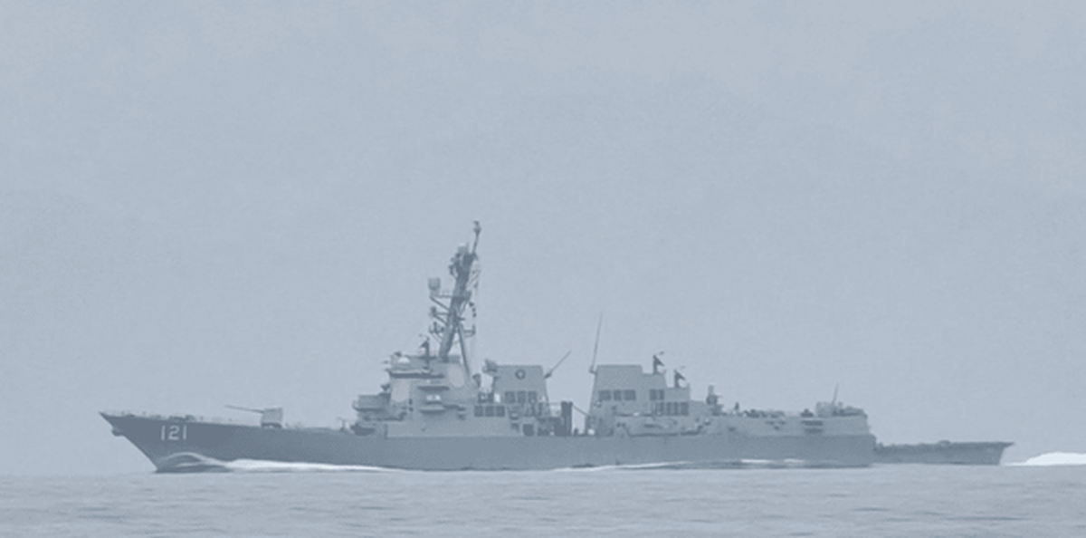اخراج ناوشکن آمریکایی از آب‌های چین
