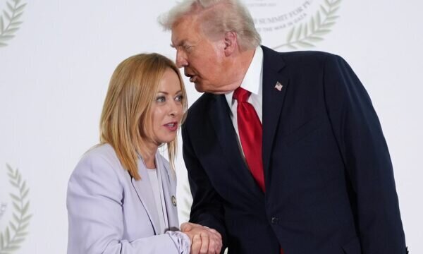 ترامپ: از ملونی شوکه شدم| پاپ نمی‌فهمد