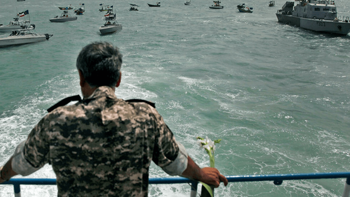 ادعای جدید رویترز درباره اسکورت نفتکش‌ها در تنگه هرمز| نیروی دریایی آمریکا زیر حرفش زد!