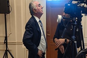 رضا پهلوی در سفر پُرسروصدا به سوئد، تبدیل به سوژه طنز شد