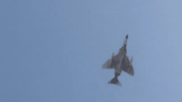 منبع آگاه: پرواز جنگنده‌ها در تهران برای استقبال از فرمانده ارتش پاکستان بود