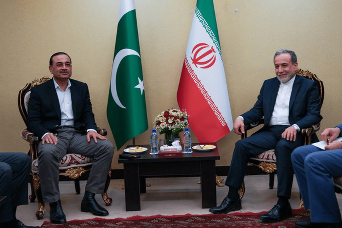 فرمانده ارتش پاکستان در راس هیات عالی‌رتبه وارد ایران شد