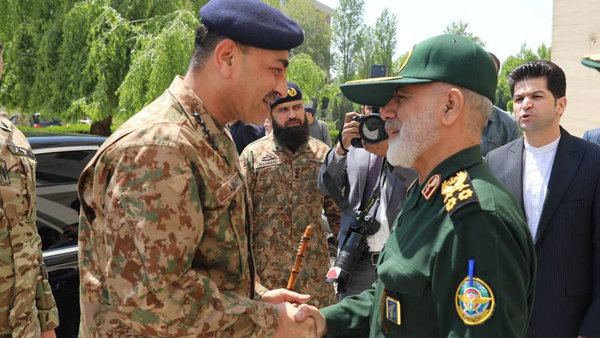دیدار فرمانده ارتش پاکستان با سرلشکر عبداللهی| نیرو‌های مسلح کاملاً آماده هستند