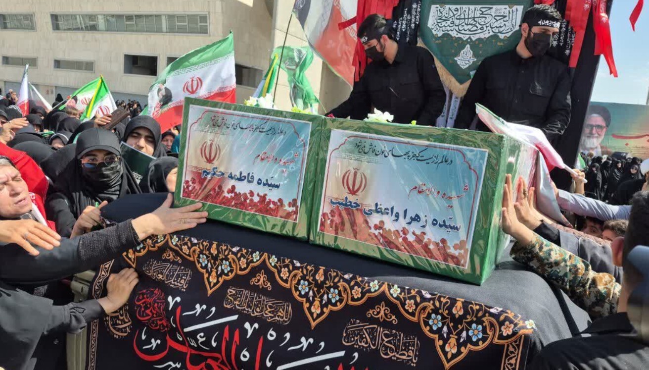 تشییع وزیر شهید اطلاعات و خانواده شهیدش در مشهدالرضا+ فیلم