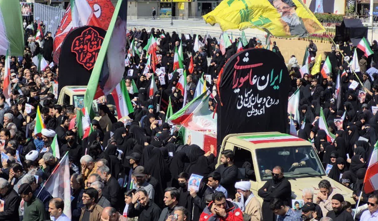 تشییع وزیر شهید اطلاعات و خانواده شهیدش در مشهدالرضا+ فیلم و عکس