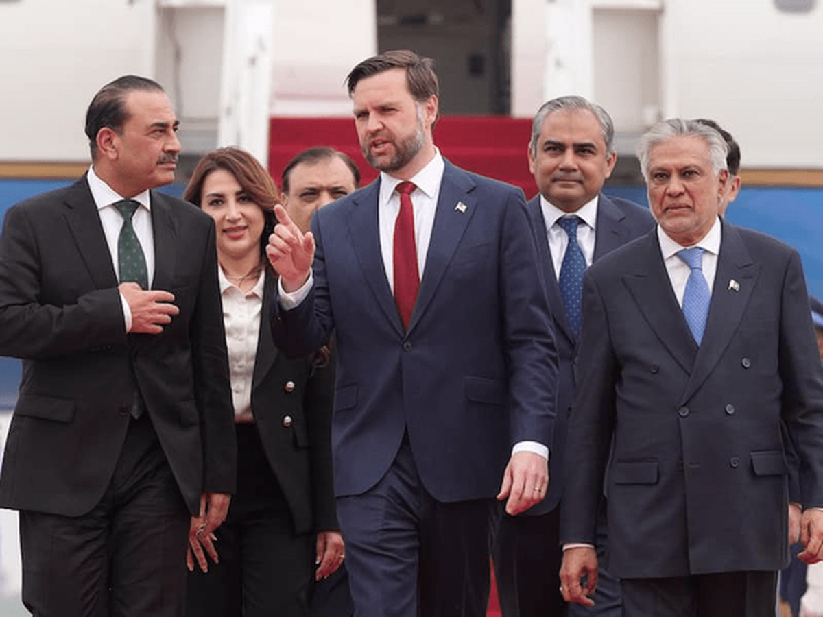 آسوشیتدپرس: ونس همچنان در کاخ سفید است