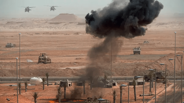 سیاستمدار اماراتی: وقتش رسیده که به بستن پایگاه‌های آمریکا فکر کنیم