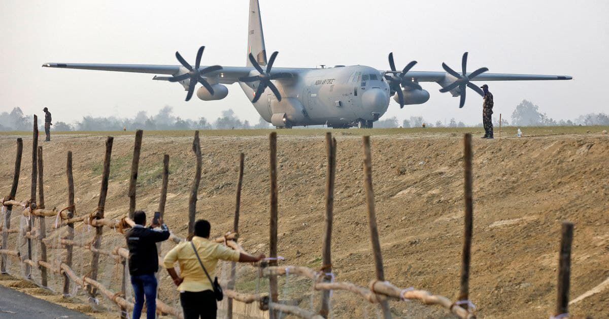 هواپیمای نظامی کلمبیا با ۱۲۴ مسافر سقوط کرد