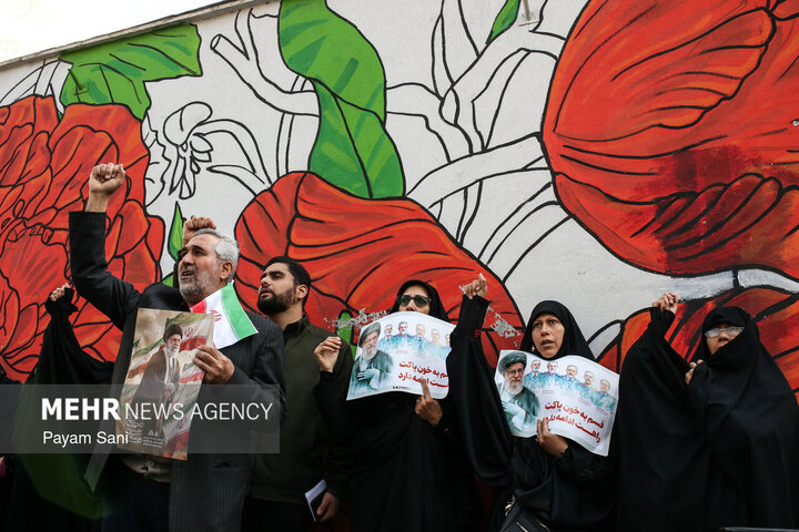 تشییع پیکر ۳۵ شهید جنگ رمضان در تهران