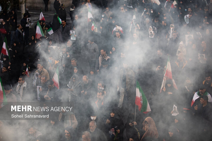 تشییع پیکر ۳۵ شهید جنگ رمضان در تهران