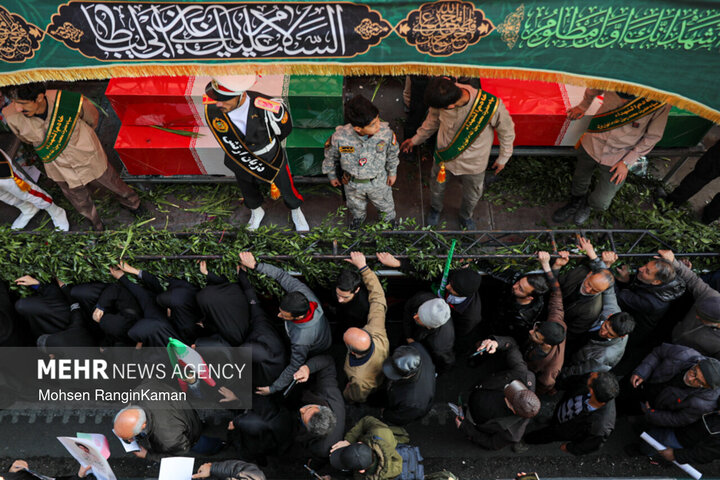 تشییع پیکر ۳۵ شهید جنگ رمضان در تهران