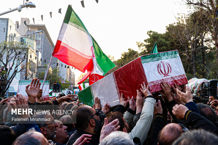 تشییع شهیدان لاریجانی، سلیمانی و شهدای ناو دنا