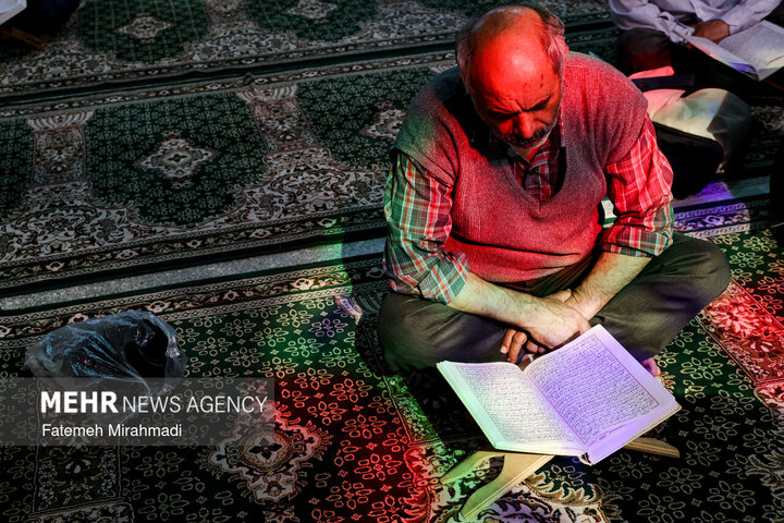 جزء خوانی قرآن کریم در حرم مطهر حضرت عبدالعظیم حسنی (ع)