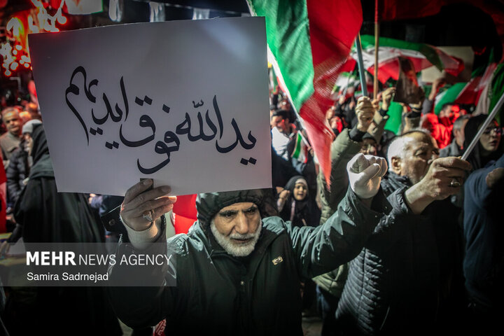 عزاداری و تجمع مردمی در سوگ رهبر شهید در میدان تجریش تهران