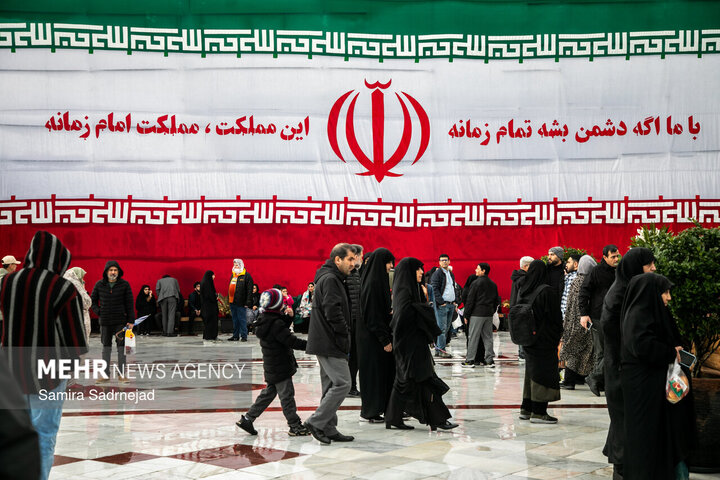 لحظات تحویل سال ۱۴۰۵ در امامزاده صالح (ع) تجریش