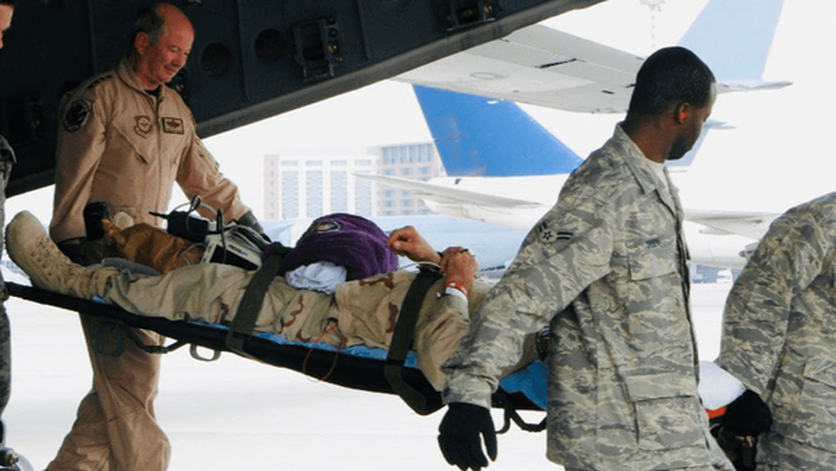 فوری؛ ناو هواپیمابر آبراهام لینکلن هدف چهار موشک بالستیک قرار گرفت