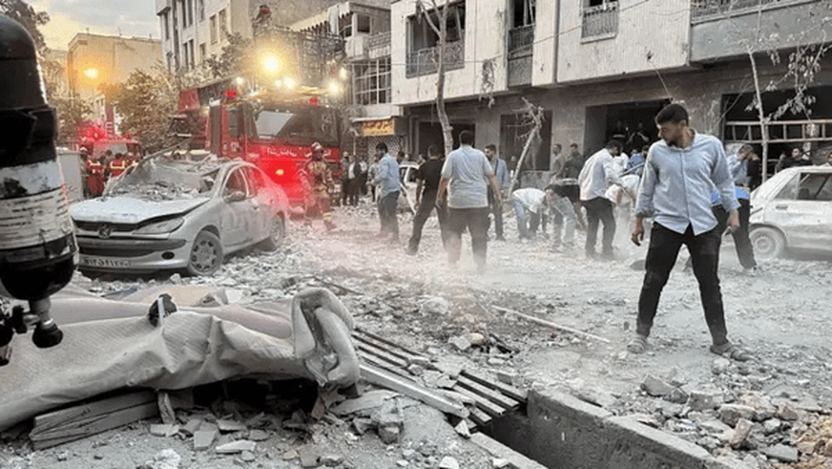 فیلم| وضعیت خطرناک دکل شبکه دو صداوسیما پس از حملات ساعتی قبل اسرائیل و آمریکا