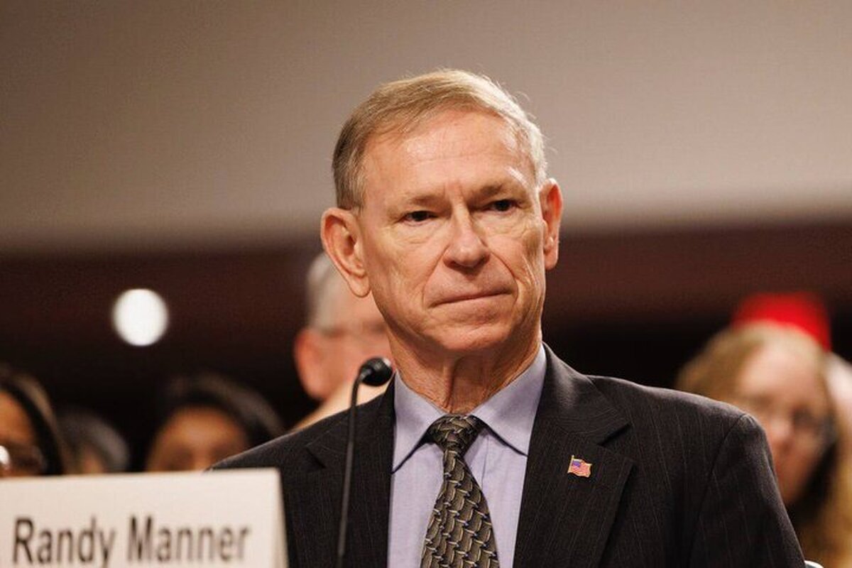 ادعای سناتور دموکرات درباره احتمال درگیری زمینی ایران و آمریکا