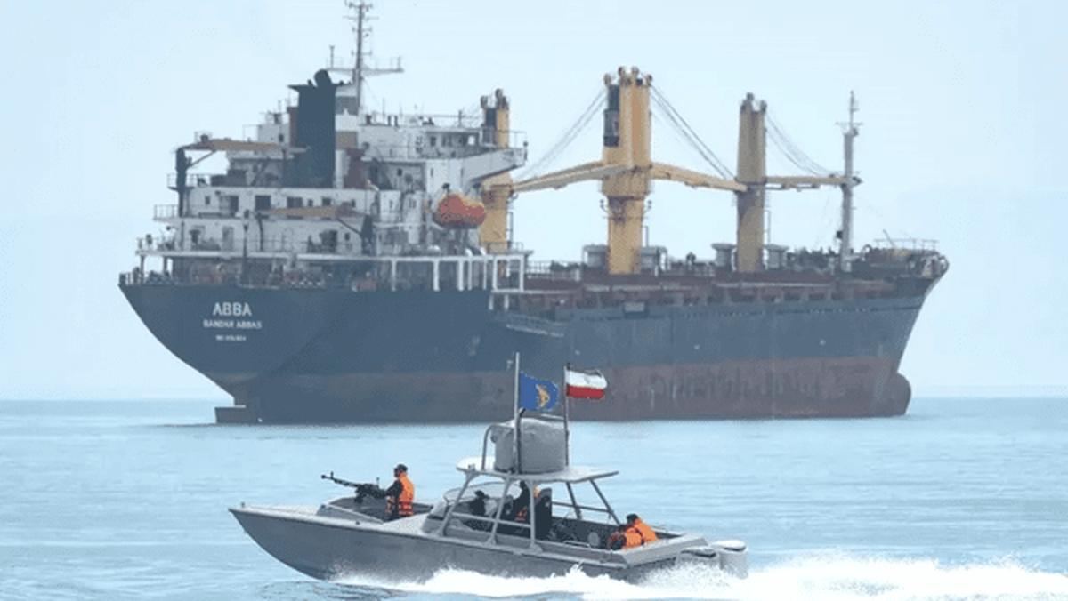 نیروی دریایی سپاه دو کشتی متخلف را توقیف کرد