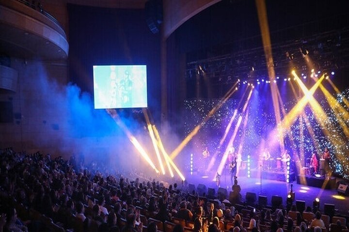 چراغ کنسرت‌ها روشن می‌شود