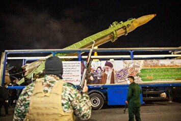 تصاویر| موشک سجیل در تجمع شبانه مردم در حمایت از مدافعان وطن