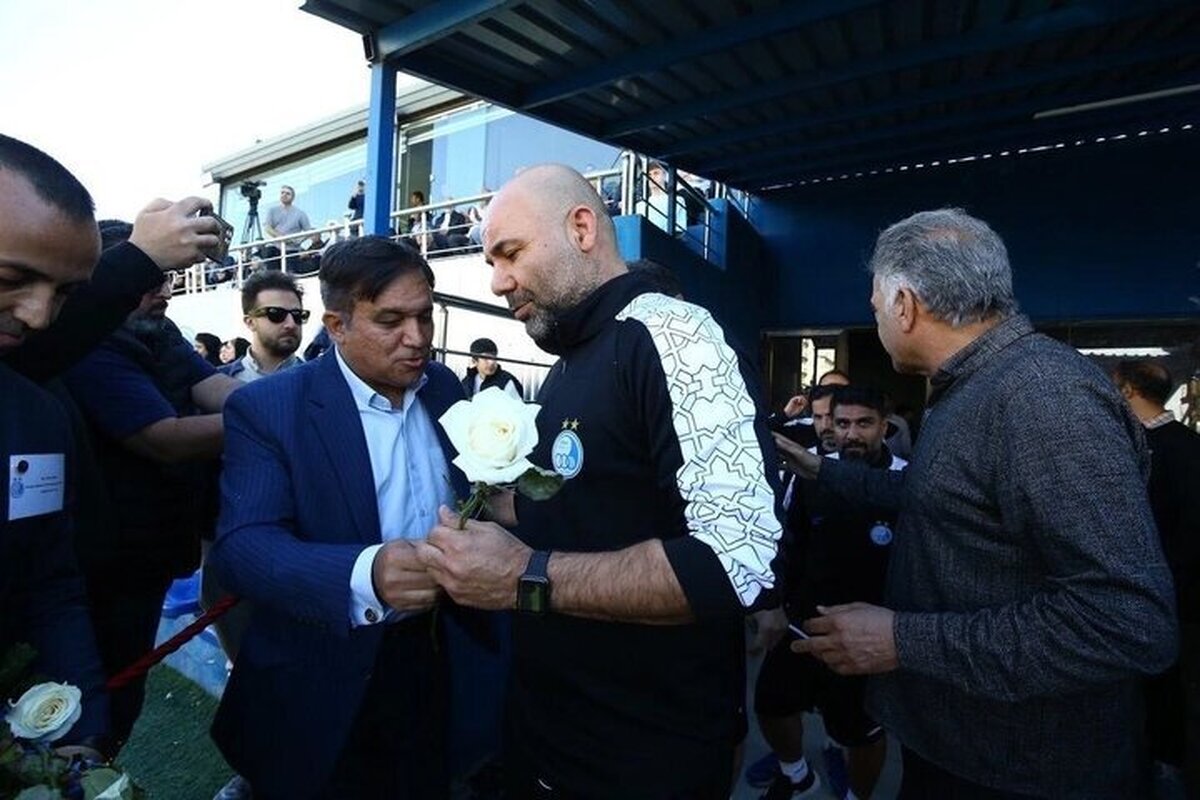 بحث و جدل طولانی تاجرنیا با هواداران معترض استقلال