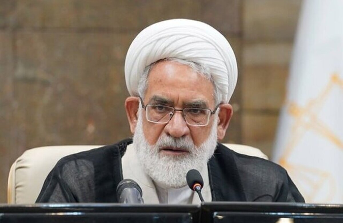 عکس / تشییع پیکر آیت‌الله حسین مفید