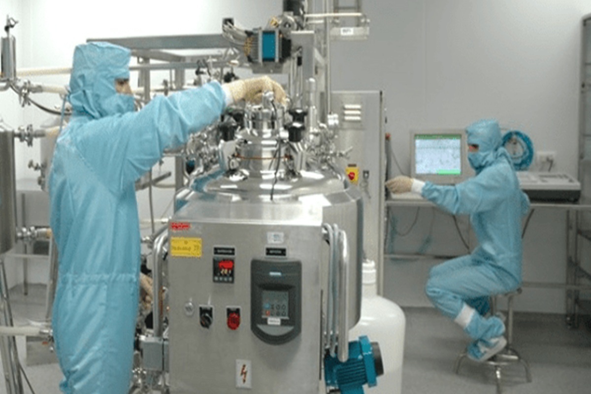 وزیر بهداشت: به یکی از قدرت‌های تولید واکسن در جهان تبدیل شدیم