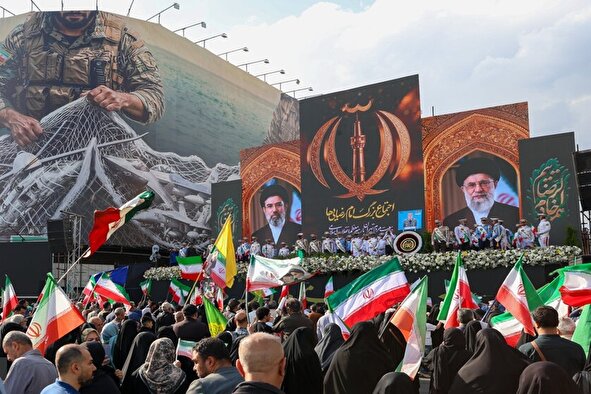 اجتماع ده کیلومتری امام رضایی‌‌ها برای ایران| بیعت رضویون با رهبر انقلاب +عکس و فیلم