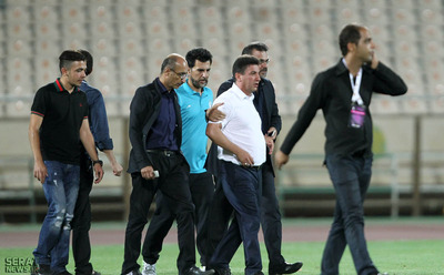 چهره برافروخته امیر قلعه نویی پس از درگیری لفظی با امیرحسین صادقی 