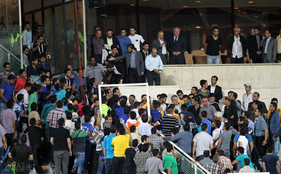 اعتراض لیدرها و هواداران استقلال به فامیل قلعه نویی