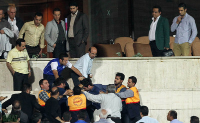 درگیری فیزیکی بین امیرحسین صادقی و فامیل قلعه نویی