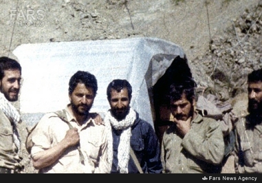  سردار اسماعیل احمدی مقدم در جبهه غرب (نفر دوم از سمت چپ تصویر)
