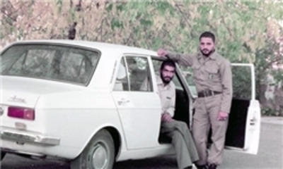  اسماعیل احمدی مقدم و نفر سمت چپ احتمالا سید مهدی هاشمی(فعال سیاسی فعلی) می باشد