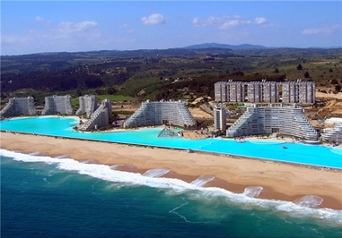 استخر کنار ساحل سان آلفونسودل مار در شیلی