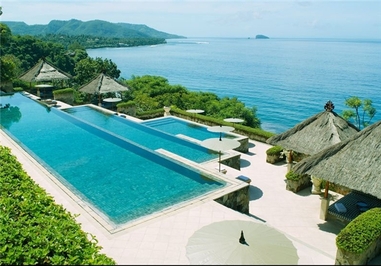 استخر هتل کالیا در جزیره همیلتون در استرالیا