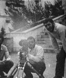 سال 1348، مدرسه محمودیه: چند تا از همکلاسیهایم، دستشان را به شکل هفتتیر گرفتهاند. نمیدانم شاید من هم سودای چنین کاری را داشتم، ولی وجود معلم بالای سرم...