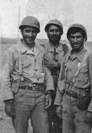 سال 1348، مدرسه محمودیه: چند تا از همکلاسیهایم، دستشان را به شکل هفتتیر گرفتهاند. نمیدانم شاید من هم سودای چنین کاری را داشتم، ولی وجود معلم بالای سرم...