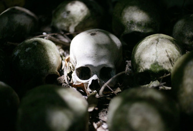 جمجمه های مردگان در روستای 