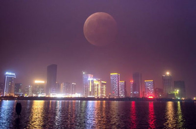  آنهویی، چین. عکس فوق با استفاده از تکنیک نوردهی در عکاسی (ترکیبی از نور موجود در محیط، عدد دیافراگم و سرعت شاتر) گرفته شده است