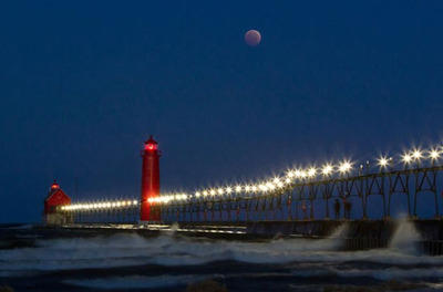  ماه گرفتگی در پارک ایالتی در رپیدز بزرگ، میشیگان
