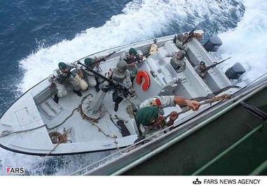 تفنگداران دریایی ارتش در عملیات آزادسازی کشتی تجاری از چنگ دزدان دریایی خلیج عدن
