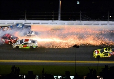 تصاوف خودروها در رقابت‌ نسکار