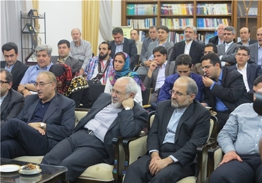 ظریف و سایر اعضای تیم مذاکره کننده هسته ای در حال تماشای مسابقه ایران-نیجریه در وین