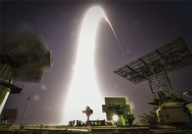 یک فضاپیمای سویوز حامل یک خدمه به ایستگاه فضایی در قزاقستان منفجر شد