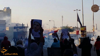 حمله نیروهای آل خلیفه به اعتراضات مسالمت آمیز