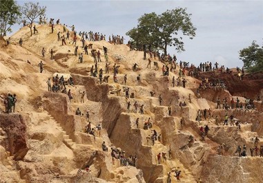 کارگران معدن طلای بامباری در جمهوری آفریقای مرکزی