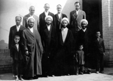 استاد علی دوانی در کنار آیات عظام: مکارم شیرازی، نوری همدانی و جعفر سبحانی