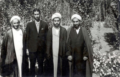 استادعلی دوانی در کنار شهید دکتر محمد مفتح